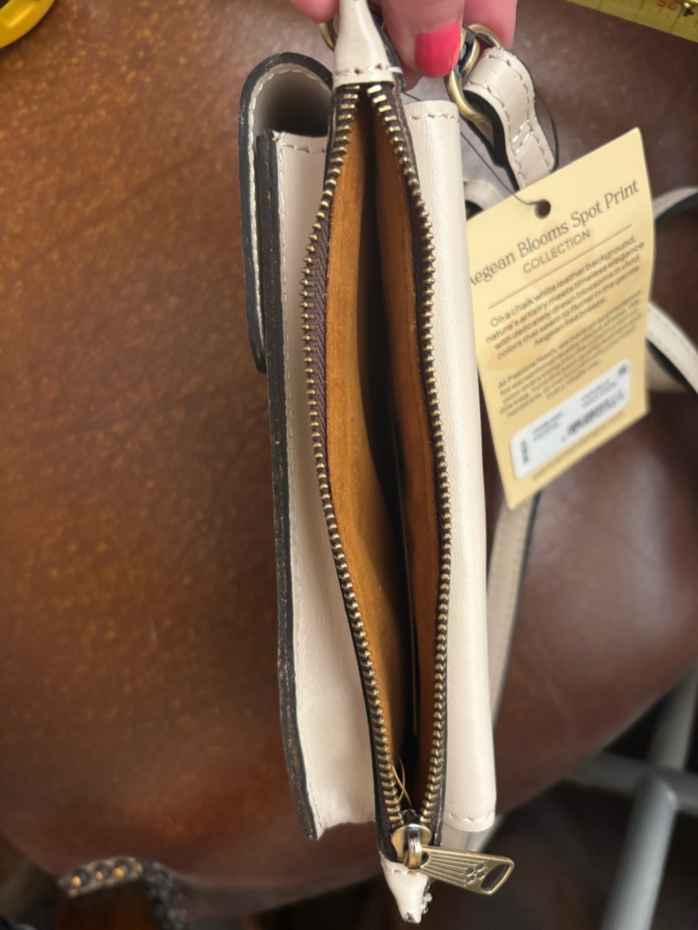 NWT Patricia Nash Cream Leather RFID Card Wallet Crossbody - Picture 8 of 10